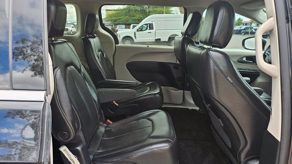 Used 2022 Chrysler Pacifica Touring-L FWD image 23