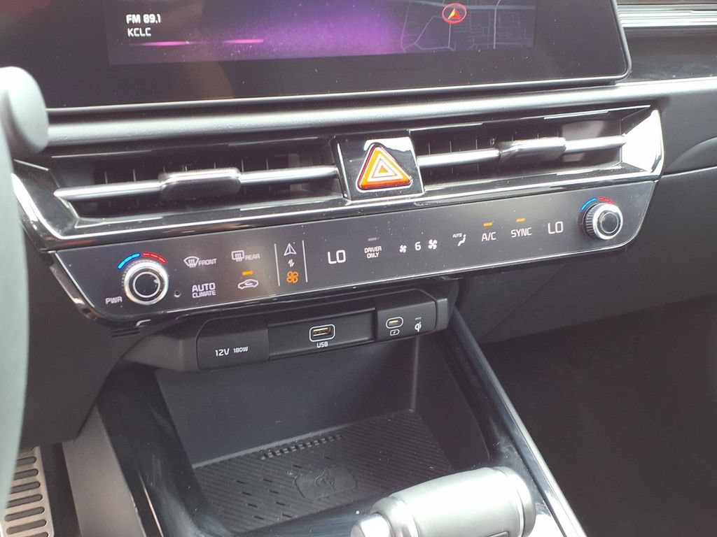 Used 2025 Kia Niro EX Touring FWD image 8