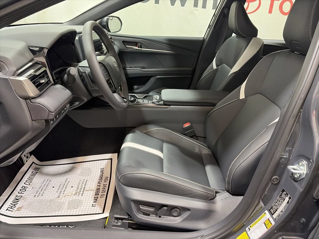 Used 2026 Toyota Camry SE FWD image 23