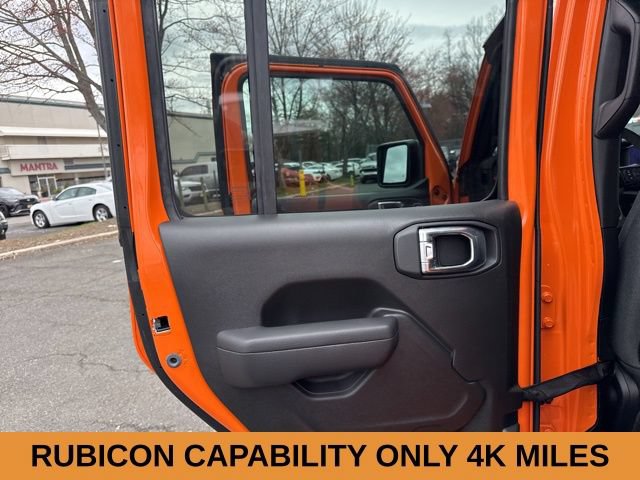 Used 2025 Jeep Gladiator Rubicon w/ Technology Group AWD/4WD image 39