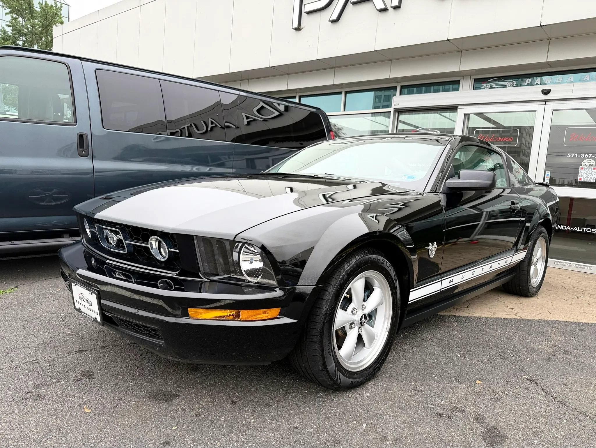 Used 2009 Ford Mustang Premium RWD image 3