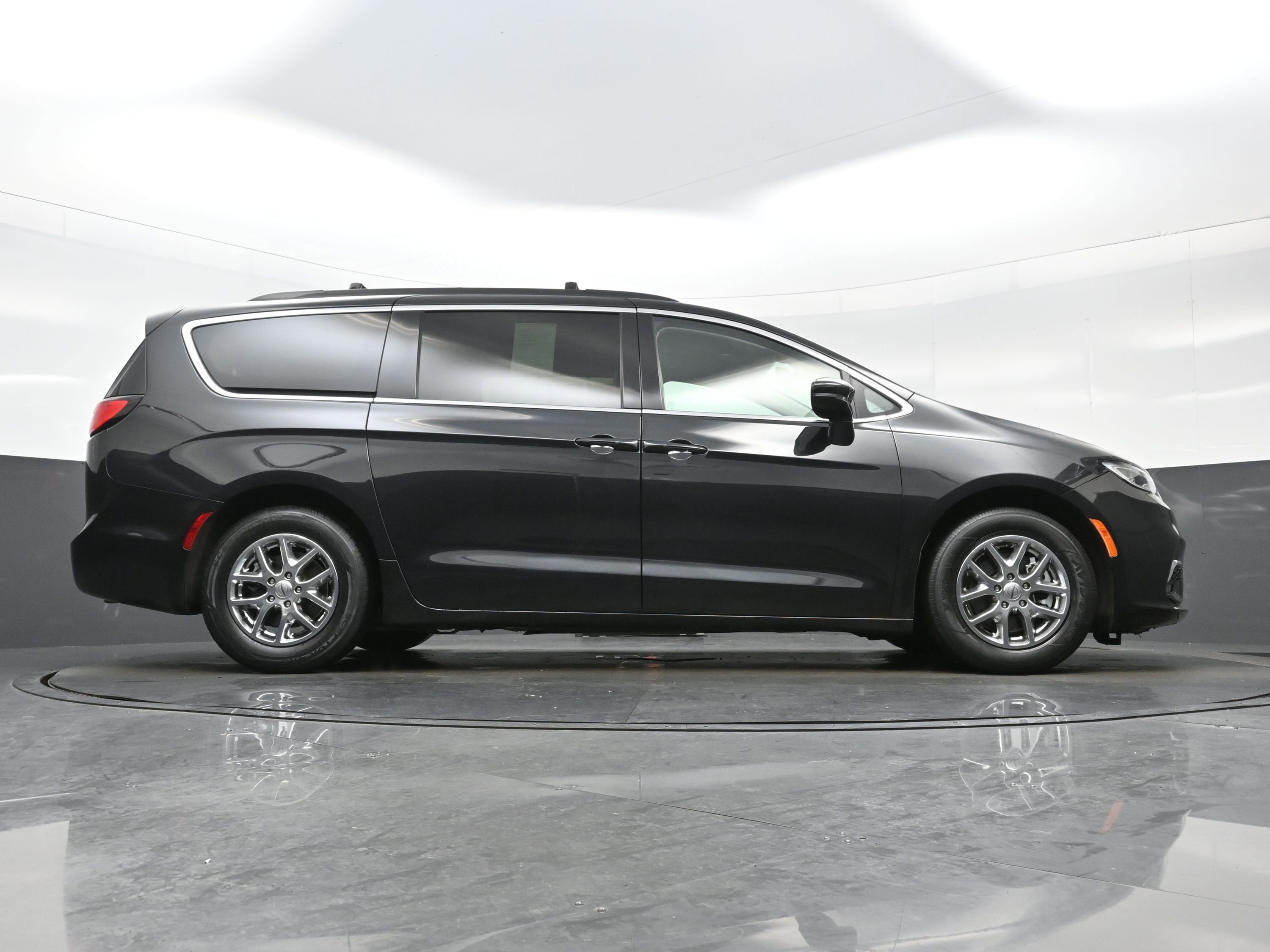 Used 2022 Chrysler Pacifica Touring-L image 31