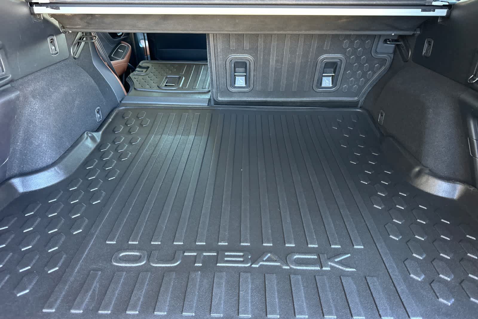 Used 2022 Subaru Outback Touring AWD/4WD image 14