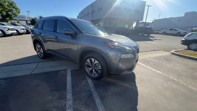 Used 2023 Nissan Rogue SV w/ SV Premium B Package image 2