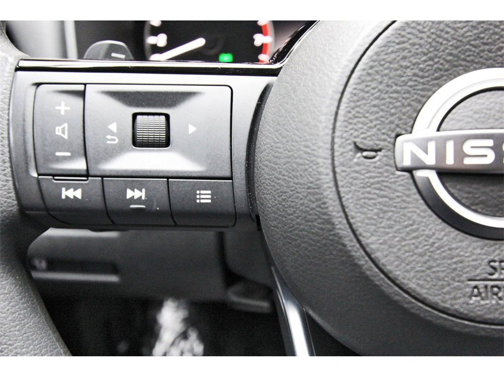 Used 2023 Nissan Rogue SV image 13