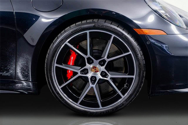 Used 2025 Porsche 911 Carrera 4 GTS image 31