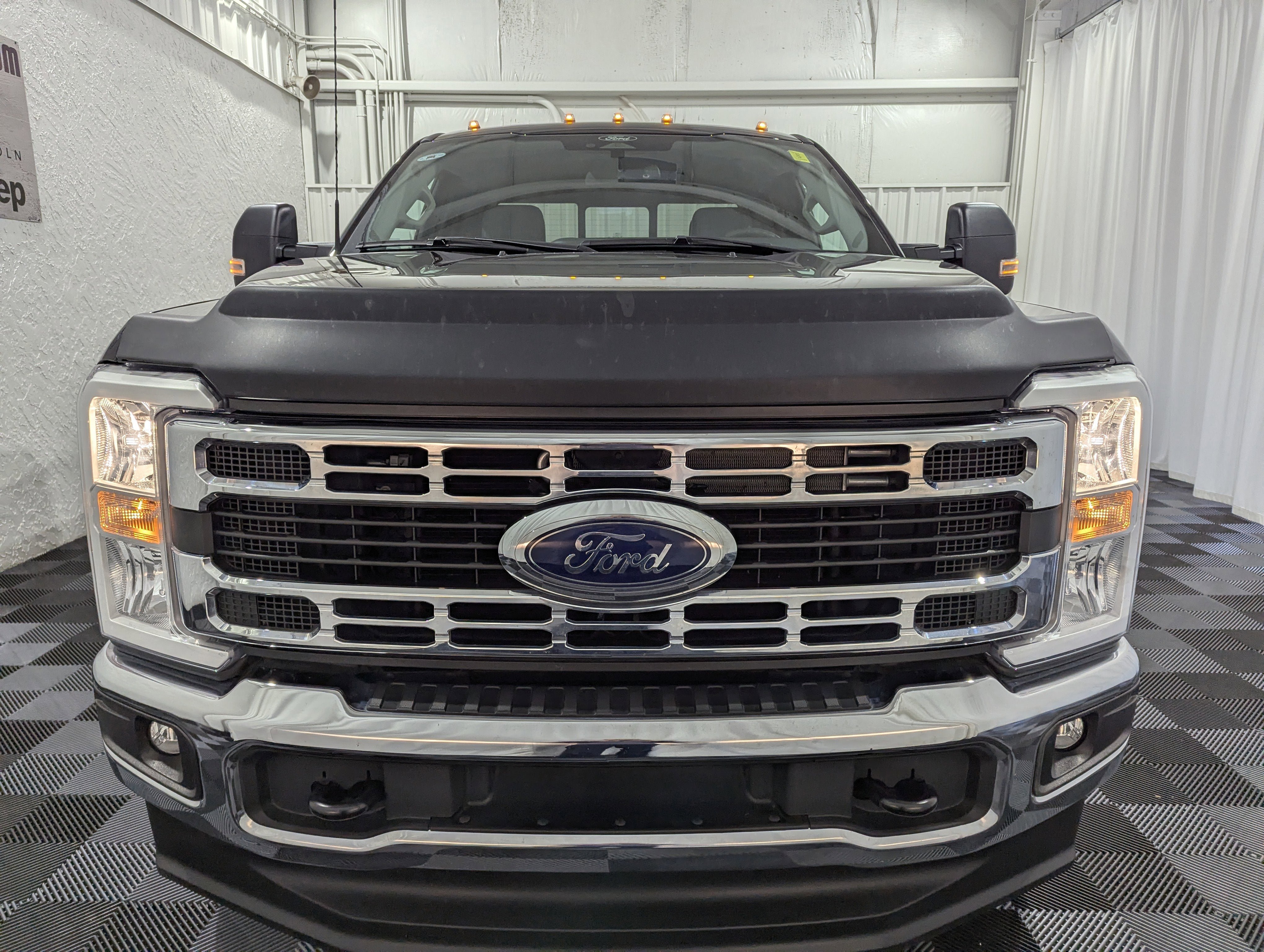 Used 2024 Ford F350 XLT AWD/4WD image 3