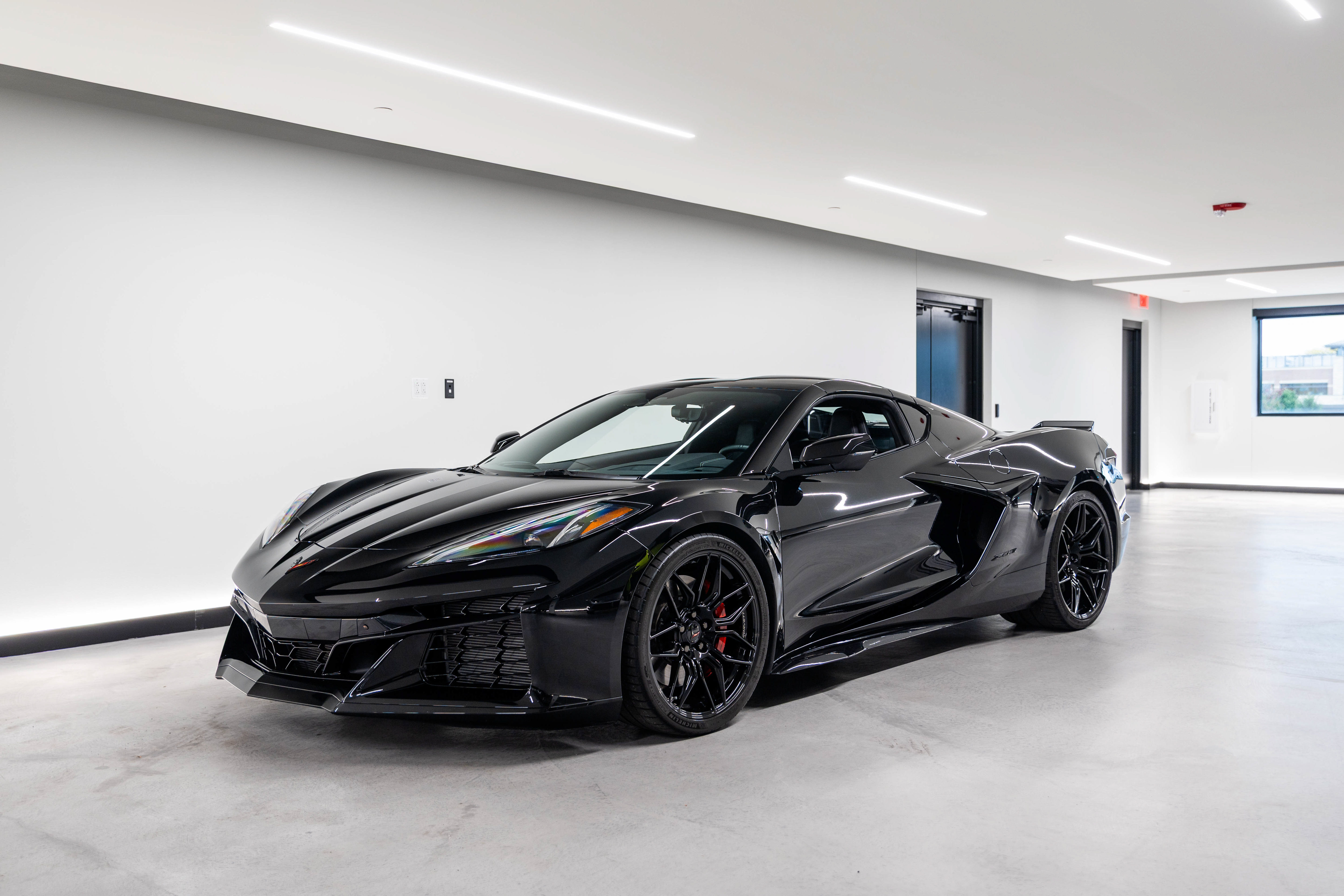 Used 2023 Chevrolet Corvette Z06 RWD image 2