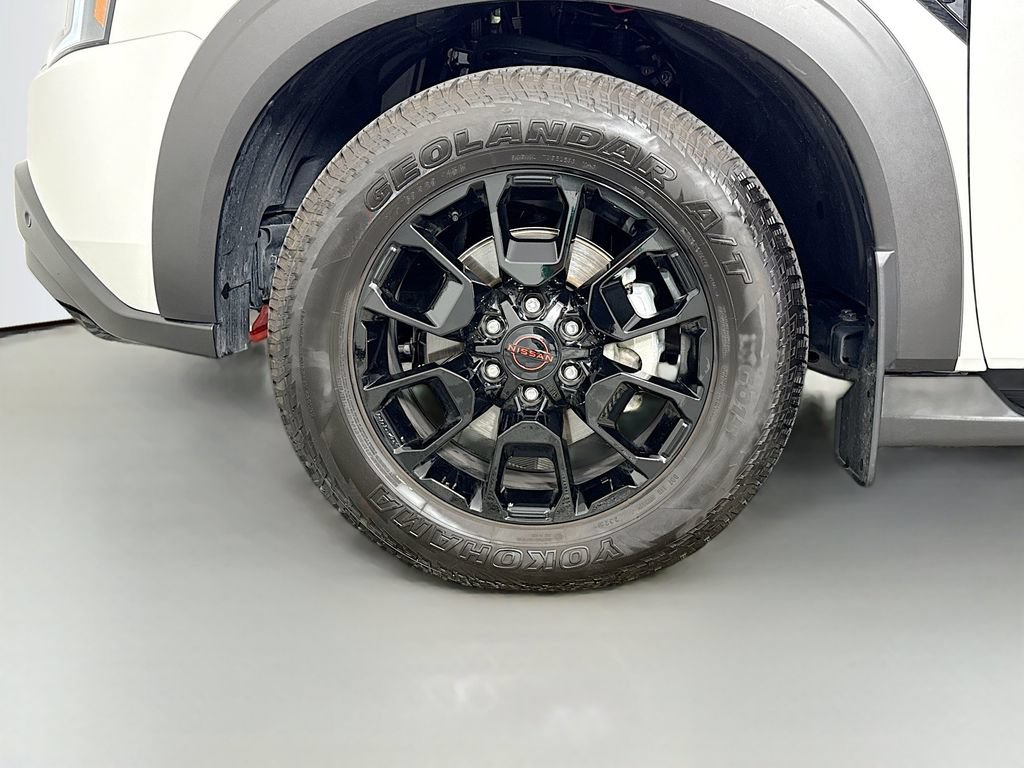 Used 2026 Nissan Armada PRO-4X w/ Captain's Chari Seat Package AWD/4WD image 32