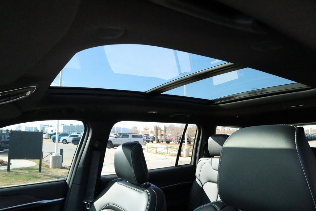 New 2025 Jeep Grand Cherokee L Limited image 17