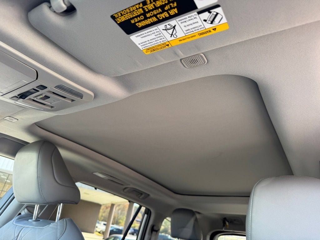 Used 2024 Toyota Highlander Platinum AWD/4WD image 19