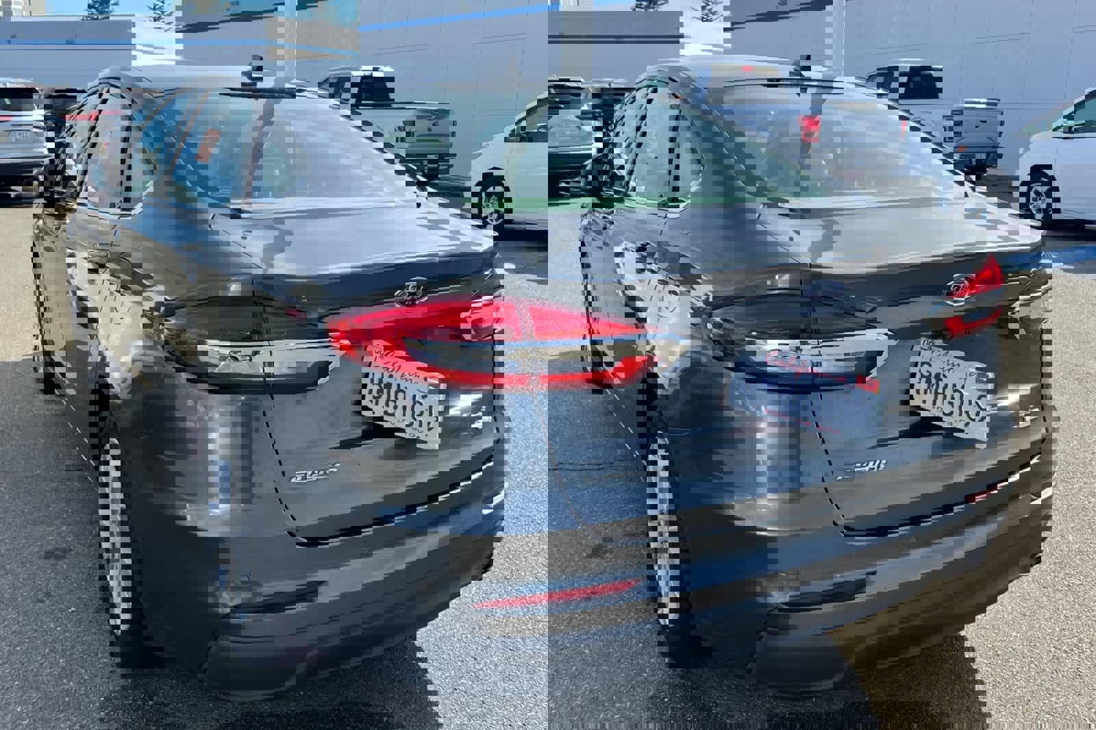 Used 2019 Ford Fusion SE image 4