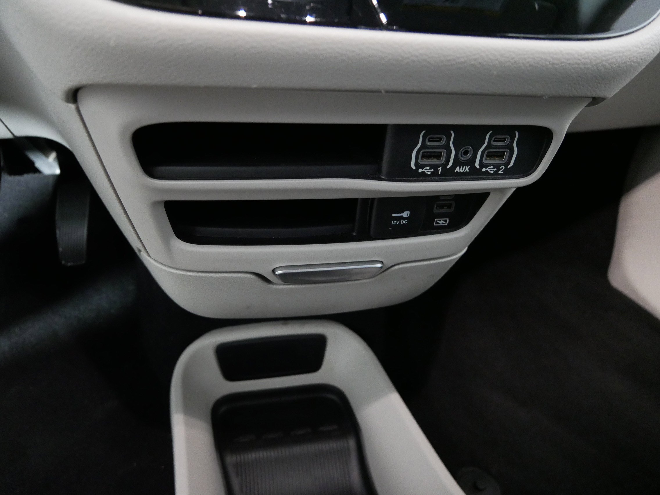 Used 2022 Chrysler Pacifica Touring-L image 29