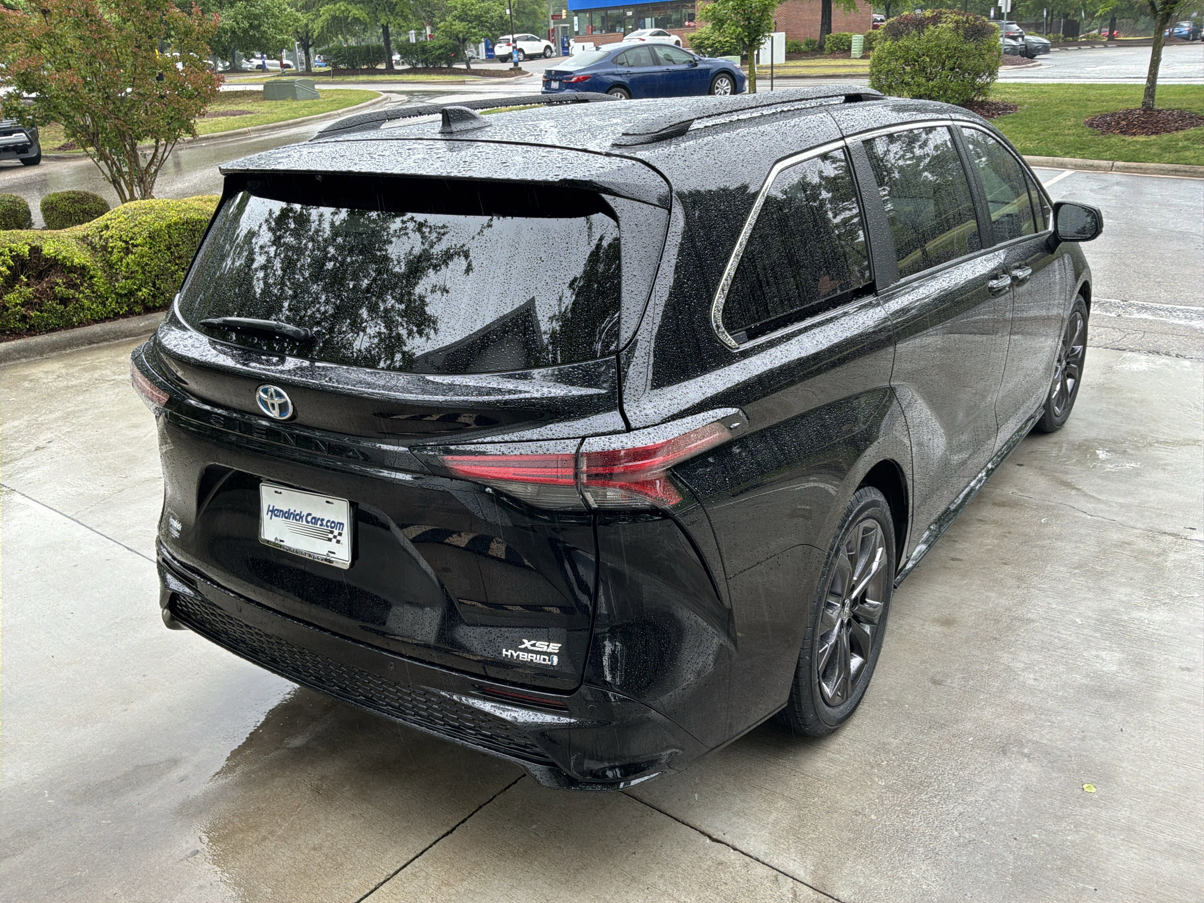 Used 2023 Toyota Sienna XSE FWD image 10