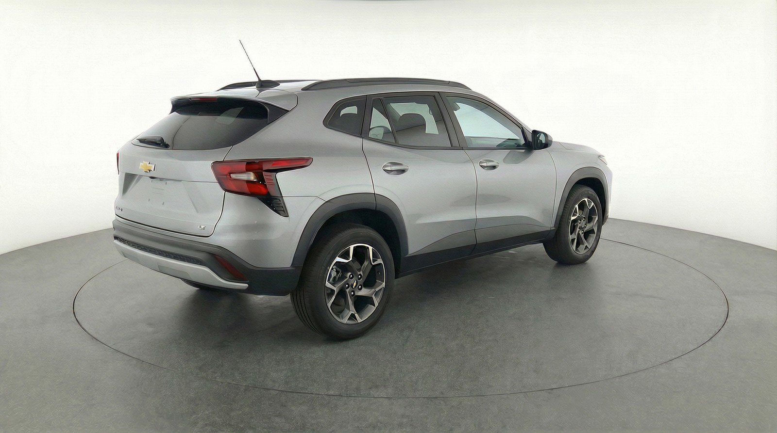 Used 2025 Chevrolet Trax LT FWD image 9