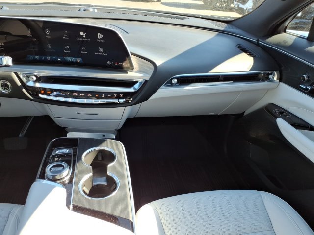 Used 2024 Cadillac Lyriq Luxury AWD/4WD image 17