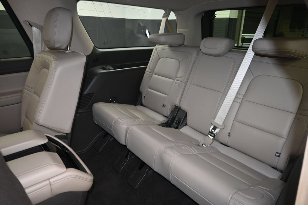 Used 2023 Lincoln Navigator L Reserve AWD/4WD image 13