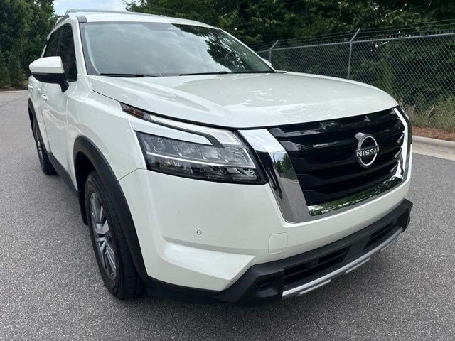 Used 2023 Nissan Pathfinder SL FWD image 3