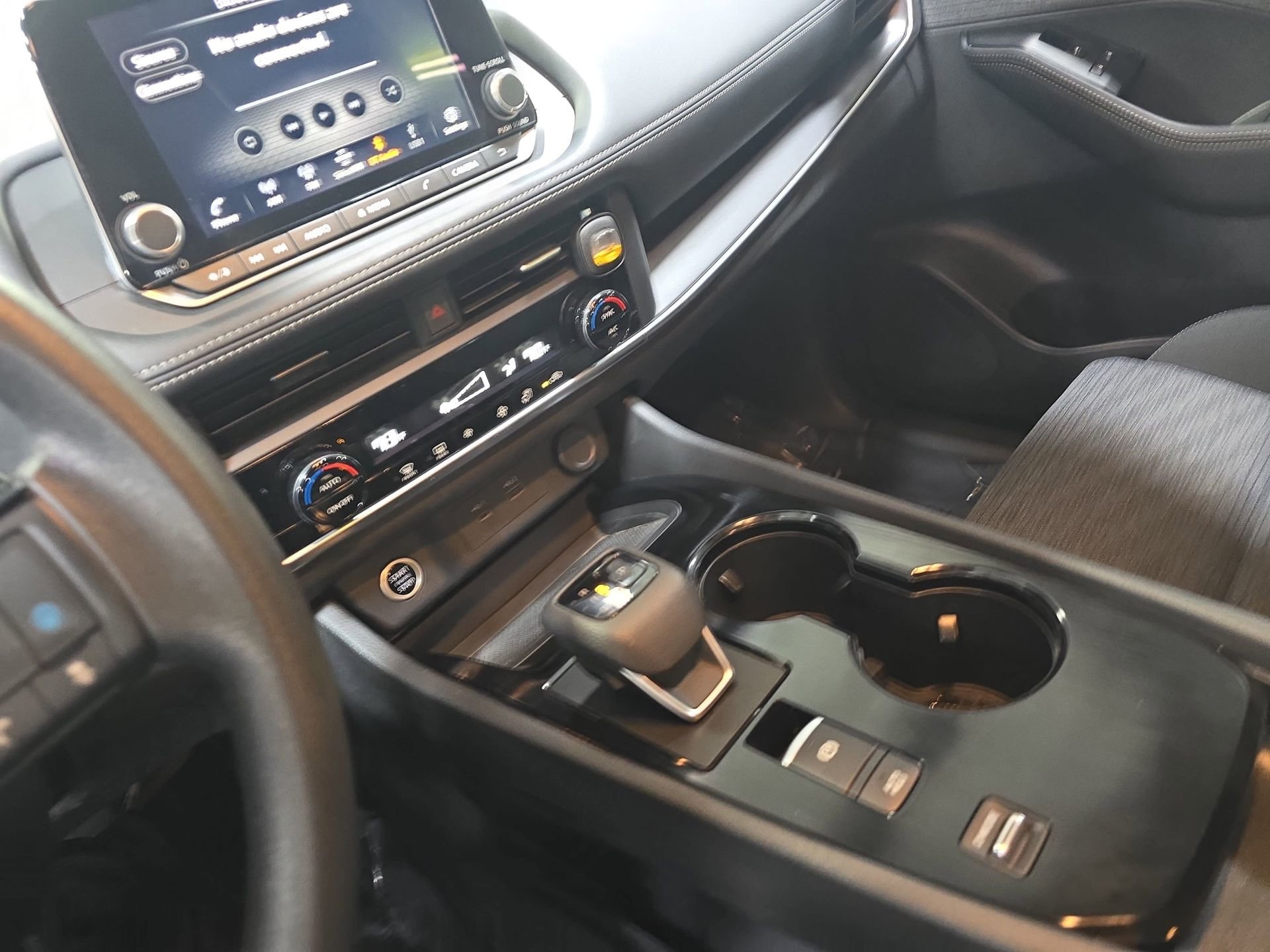 Certified 2023 Nissan Rogue SV FWD image 25