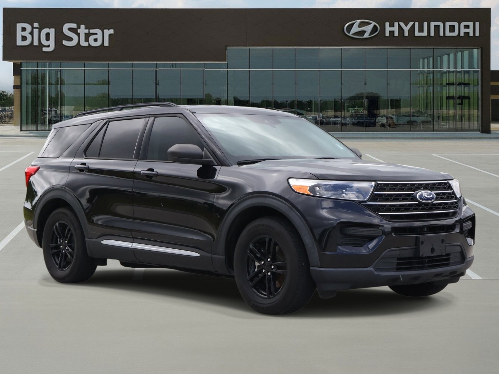 Used 2021 Ford Explorer XLT image 6