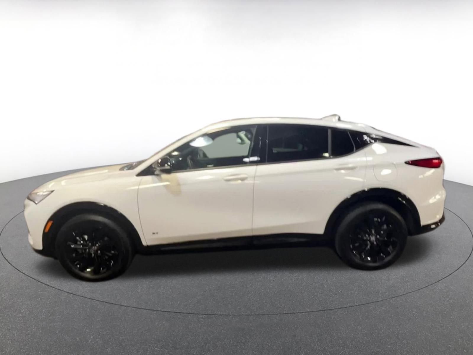 Used 2025 Buick Envista Sport Touring image 9