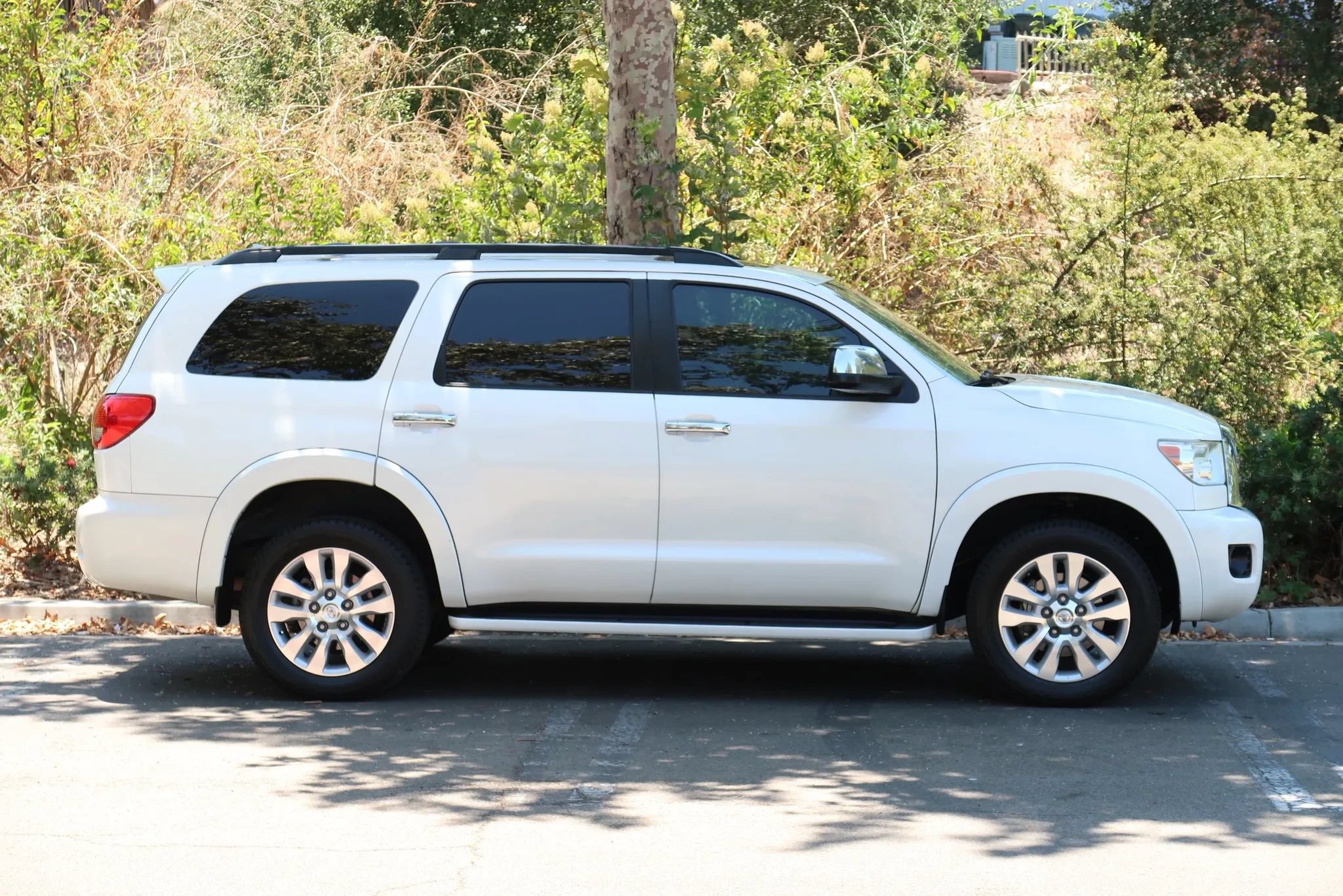 Used 2016 Toyota Sequoia Platinum RWD image 9
