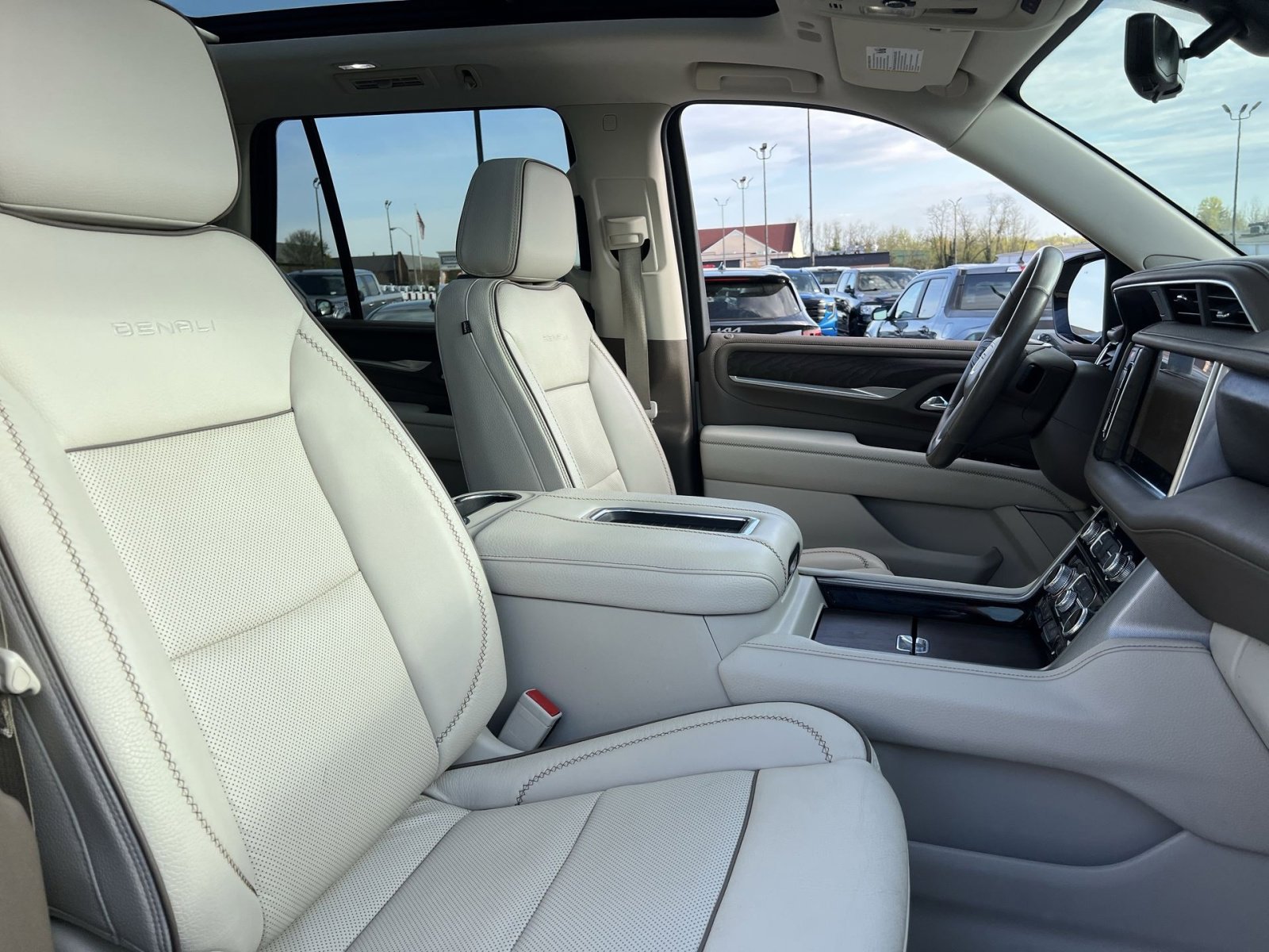 Used 2021 GMC Yukon Denali w/ Denali Premium Package image 36