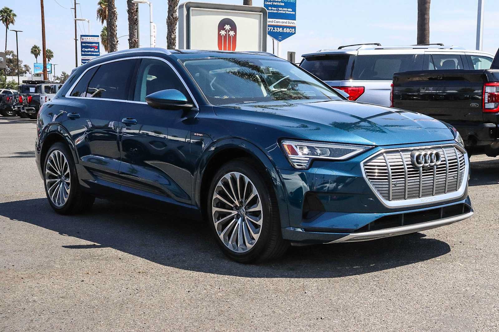 Used 2019 Audi e-tron Prestige w/ Prestige Package AWD/4WD image 3