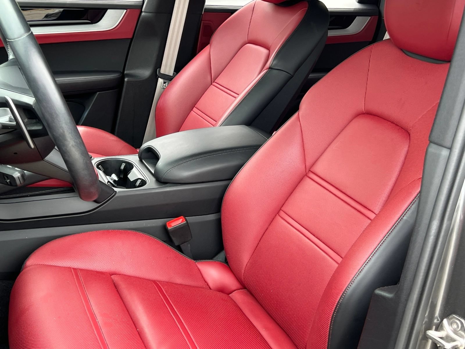 Certified 2024 Porsche Cayenne Coupe AWD/4WD image 5