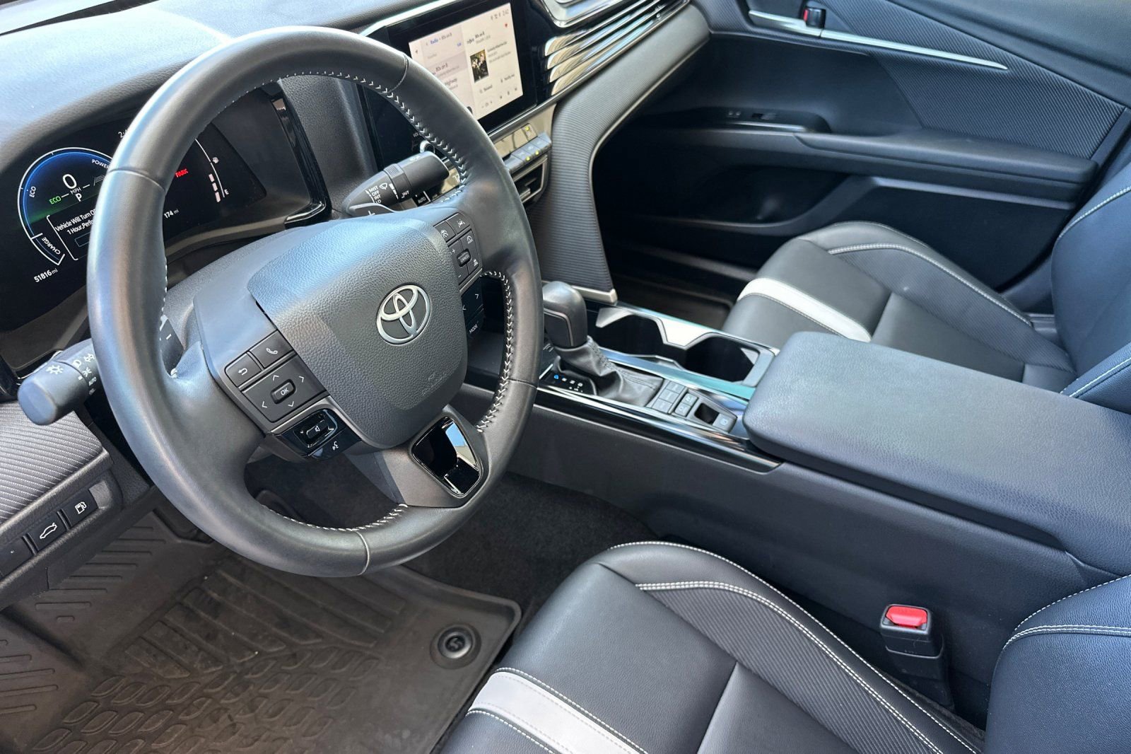 Used 2025 Toyota Camry SE FWD image 10