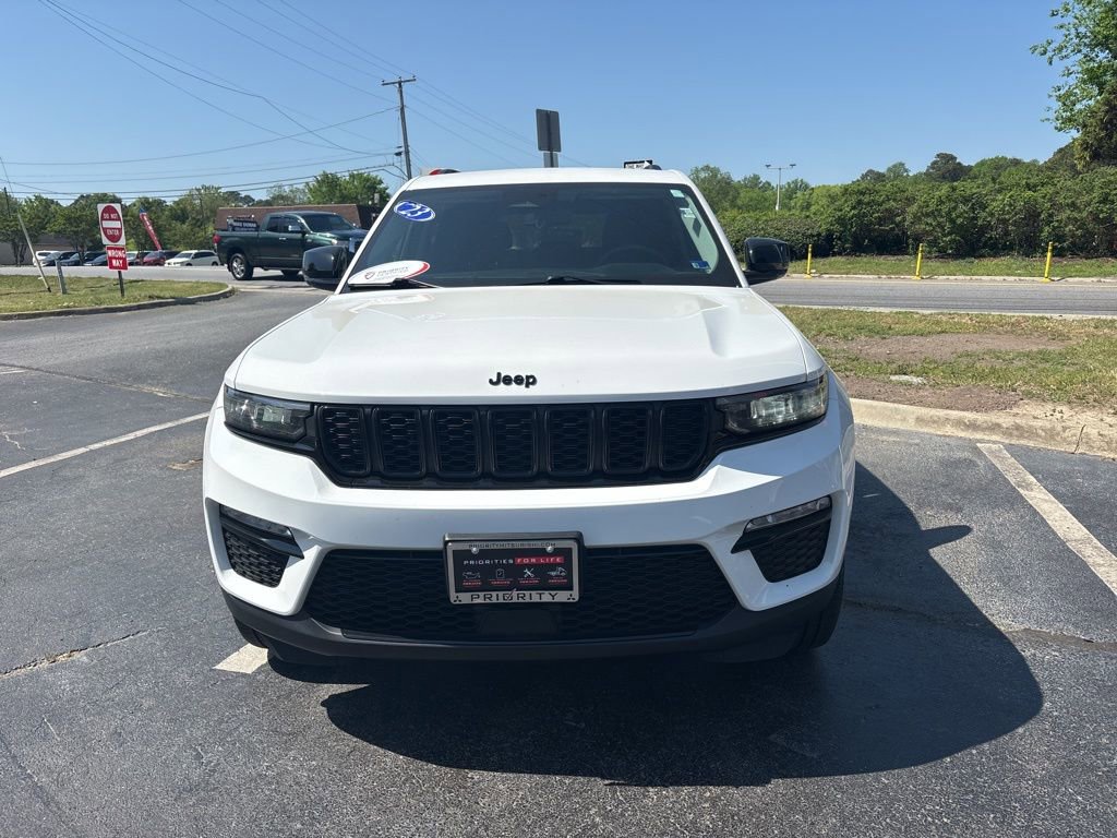 Used 2023 Jeep Grand Cherokee Limited w/ Black Appearance Package image 8