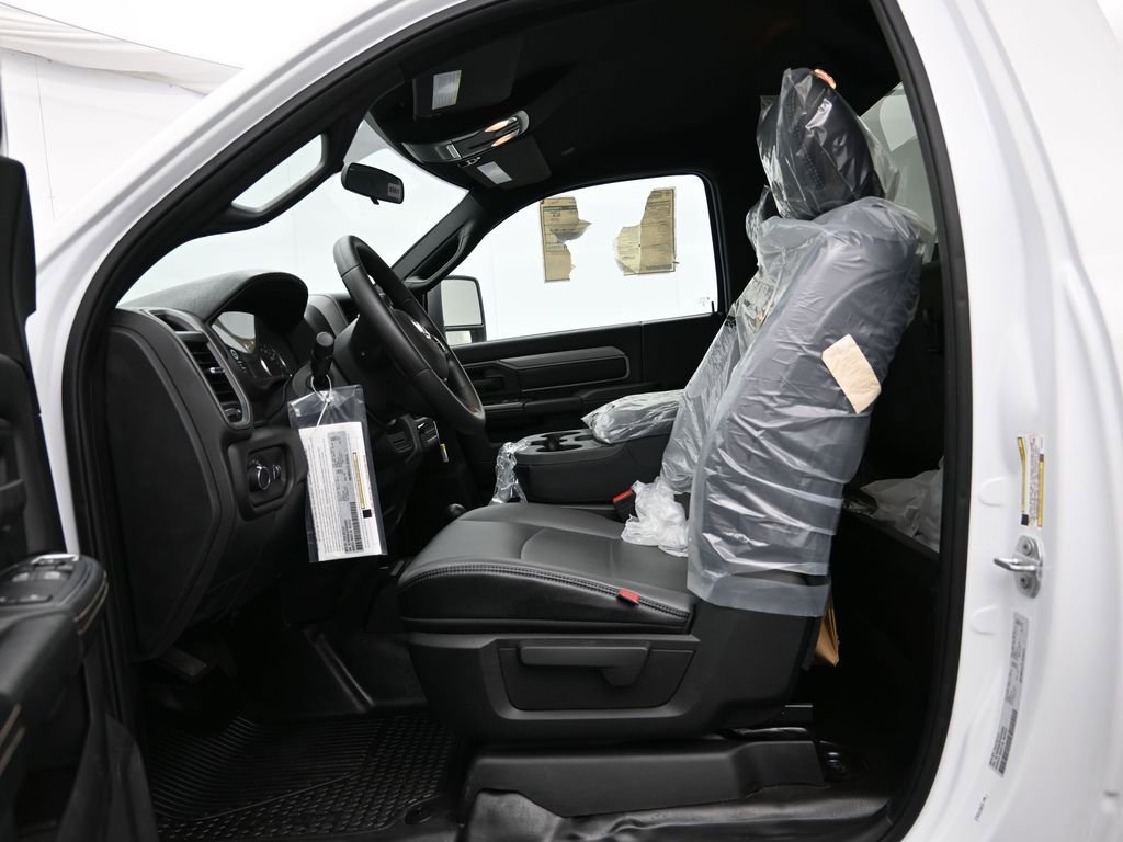 Used 2023 RAM 5500 Tradesman AWD/4WD image 13