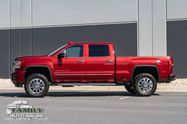 Used 2018 GMC Sierra 2500 Denali w/ Duramax Plus Package AWD/4WD image 4