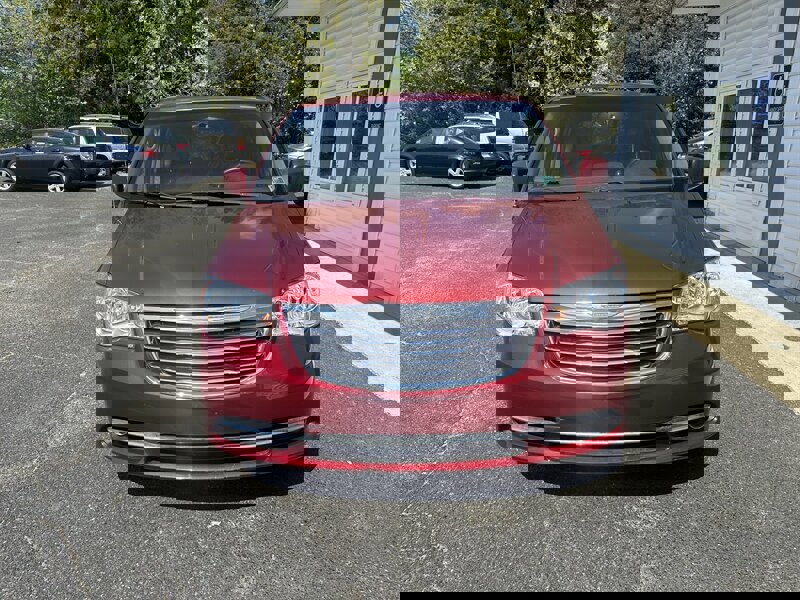 Used 2012 Chrysler Town & Country Touring w/ Entertainment Group #1 image 2