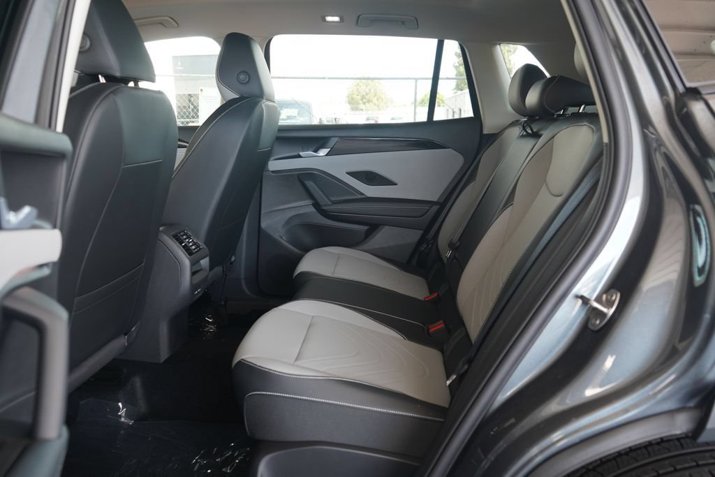 New 2026 Volkswagen Tiguan SE FWD image 7