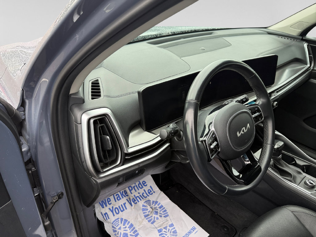 Used 2024 Kia Sorento S FWD image 15