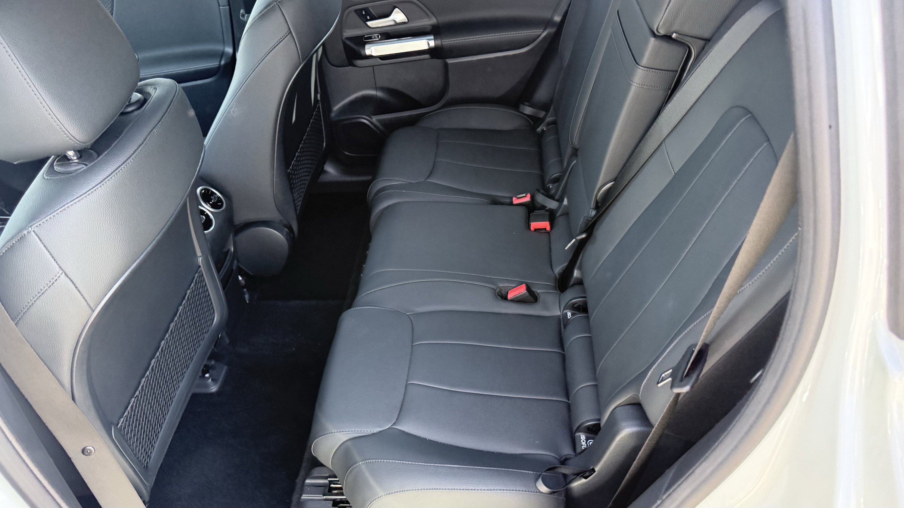 Used 2025 Mercedes-Benz EQB 250+ image 31