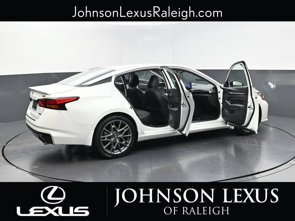 Used 2023 Nissan Altima 2.0 SR FWD image 30