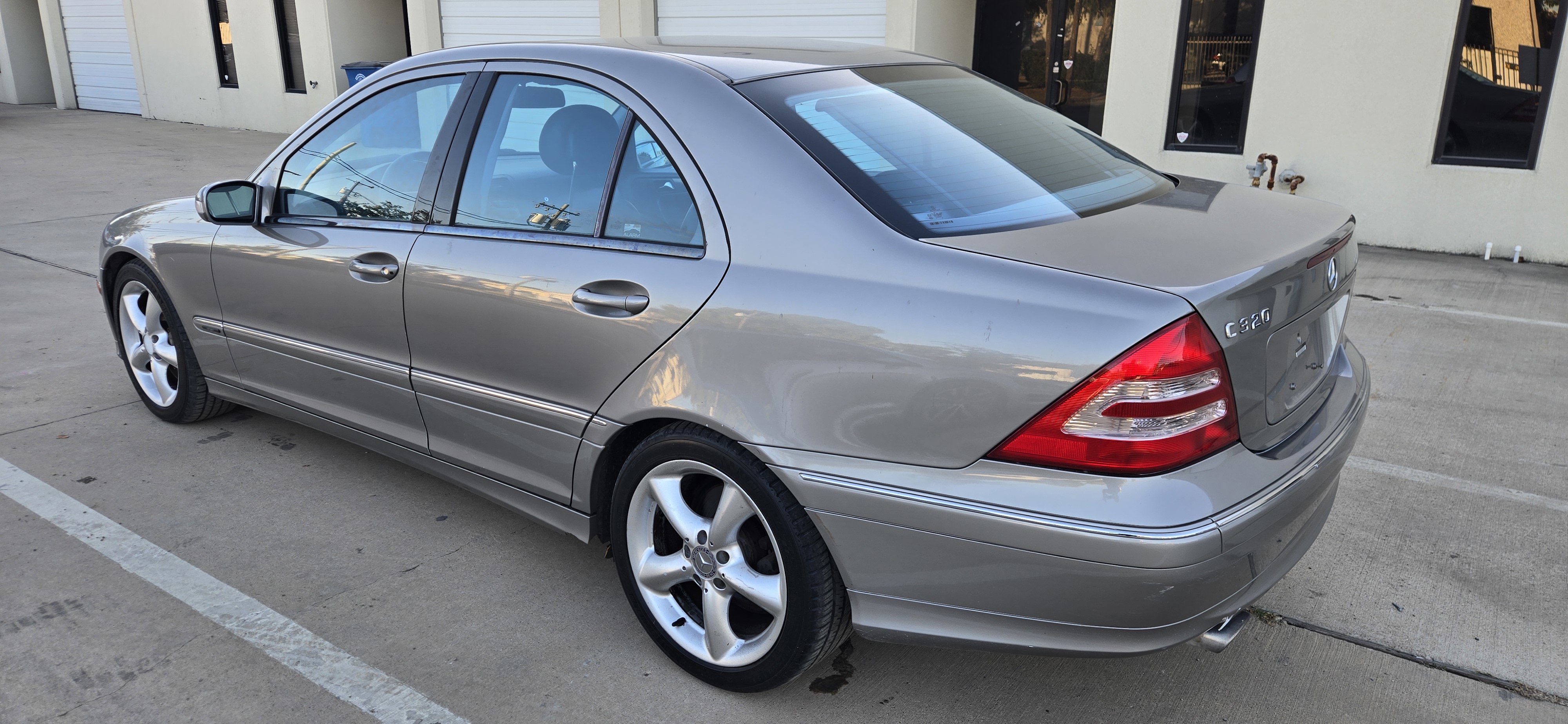 Used 2004 Mercedes-Benz C 320 Sedan image 5