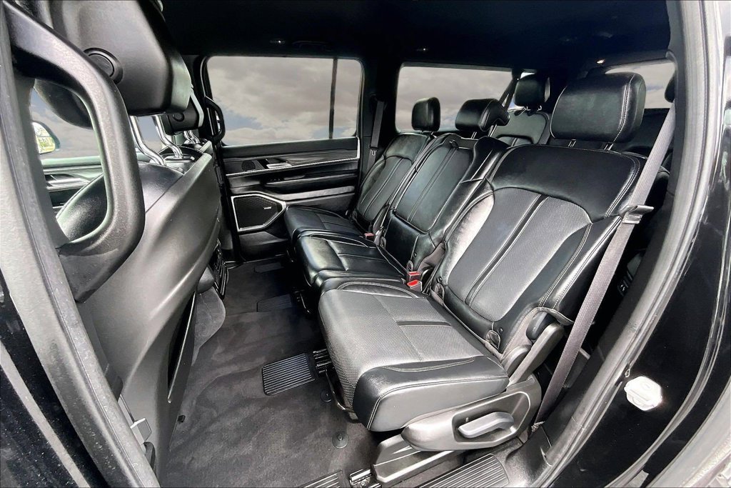 Used 2024 Jeep Wagoneer L Series III w/ Flexible Seating Group AWD/4WD image 22