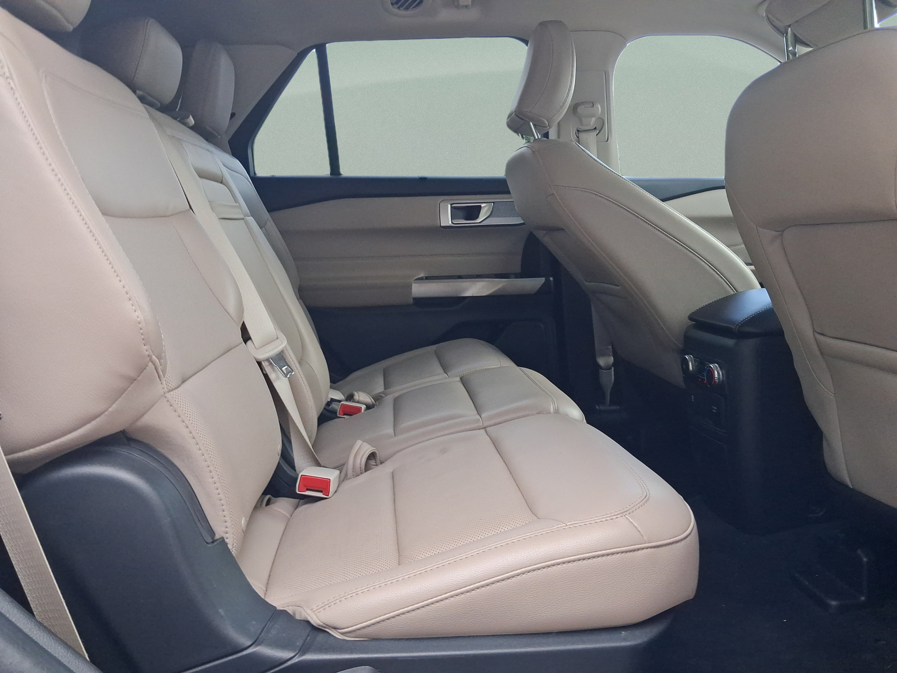 Used 2023 Ford Explorer Limited w/ Hybrid Equipment Group 310A AWD/4WD image 28