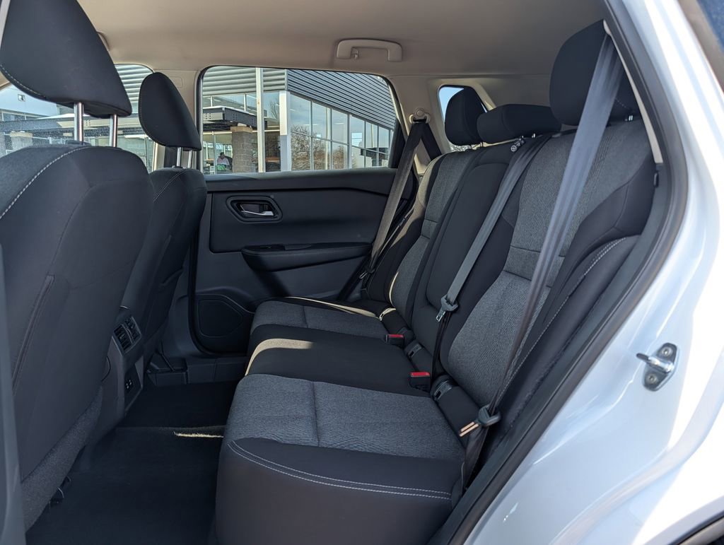 Used 2025 Nissan Rogue SV image 23