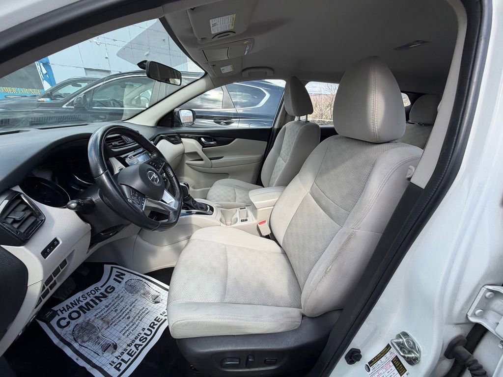 Used 2018 Nissan Rogue Sport SV w/ SV All-Weather Package image 9