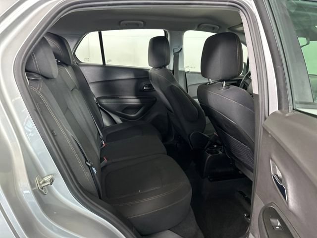 Used 2018 Chevrolet Trax LS image 27