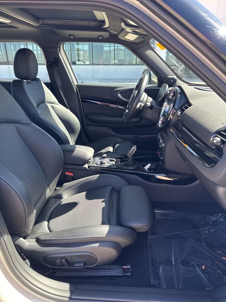 Used 2022 MINI Cooper Clubman S w/ Premium Package image 9