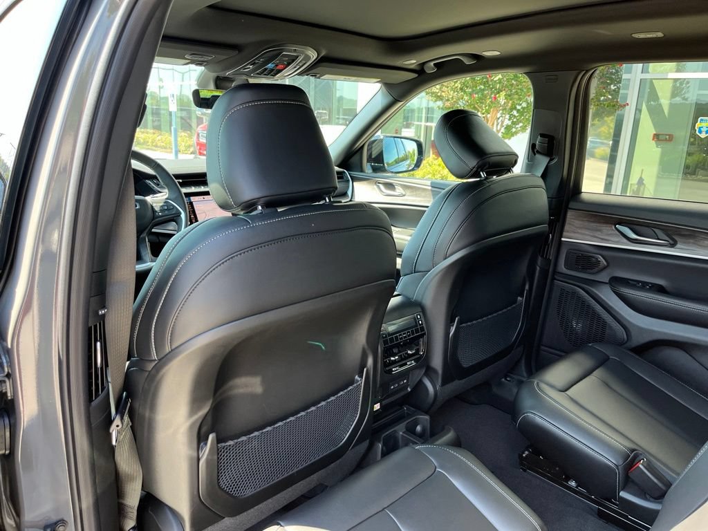 New 2027 Jeep Grand Cherokee L Limited w/ Limited Altitude Package AWD/4WD image 16
