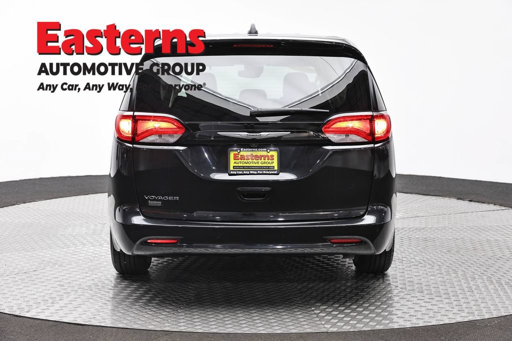 Used 2024 Chrysler Voyager LX FWD image 6