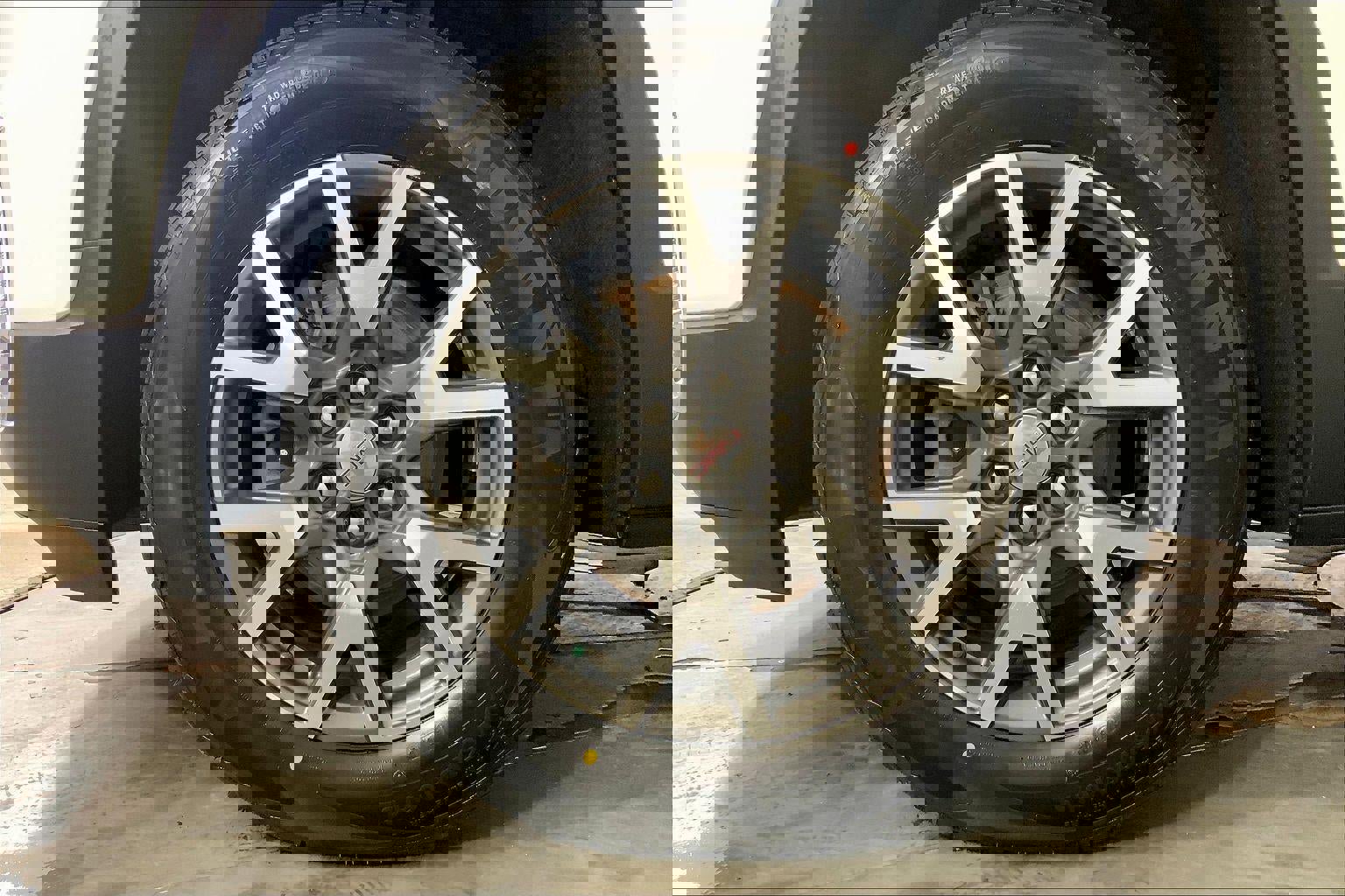 Used 2023 GMC Acadia SLE w/ Driver Convenience Package image 9