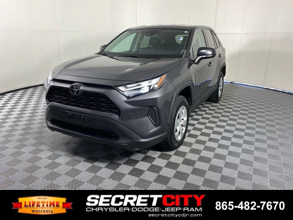 Used 2023 Toyota RAV4 LE AWD/4WD image 3