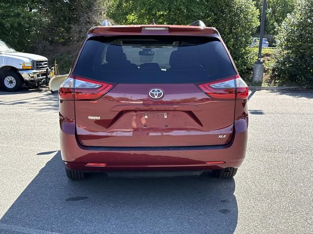 Used 2020 Toyota Sienna XLE FWD image 3